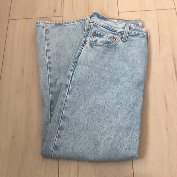 Levi's Ribcage Jeans - Picture 9 of 11